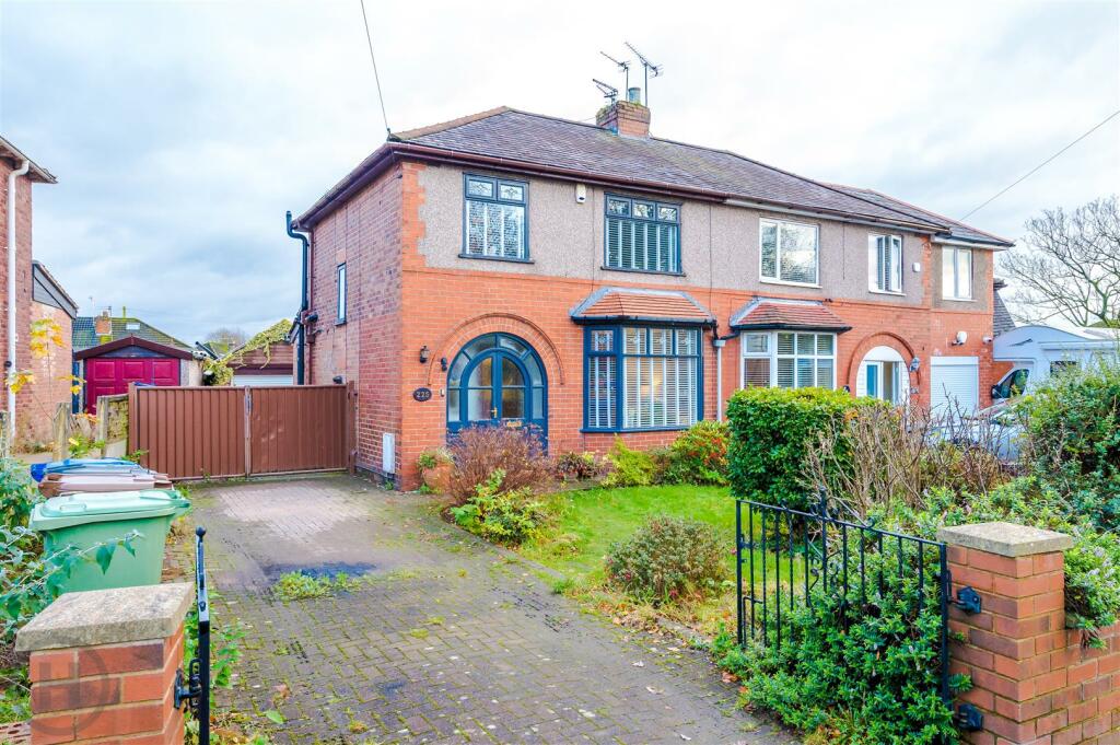 3 bedroom semidetached house for sale in Church Road, Astley