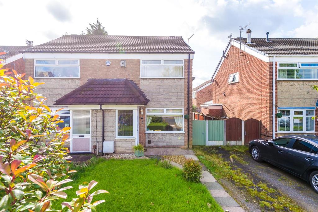 3 bedroom semidetached house for sale in Ely Drive, Tyldesley