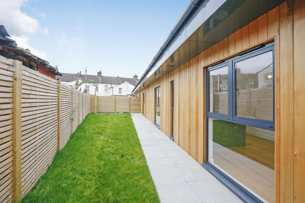 2 bedroom bungalow for sale in Ironbridge Mews, E15
