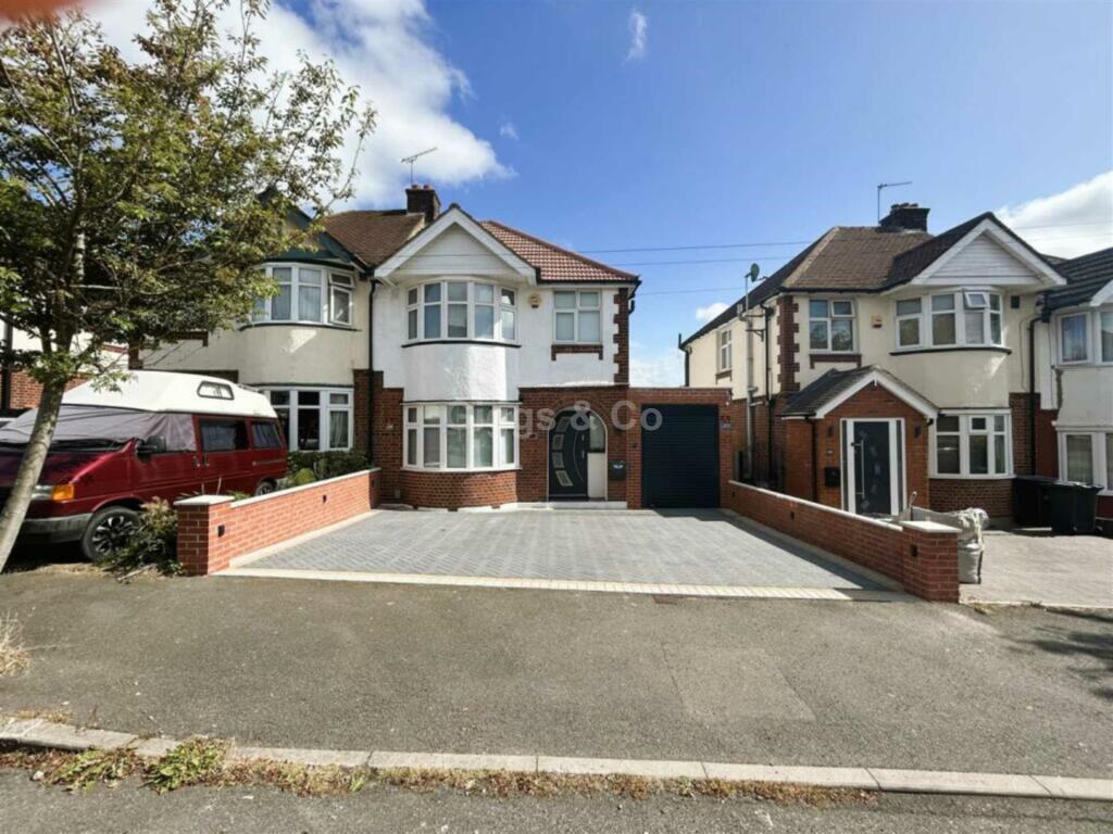 3 bedroom semi-detached house for rent in Walcot Avenue, Luton, LU2