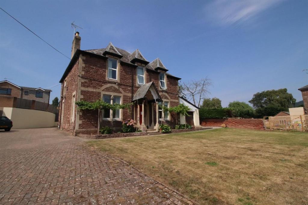 3 bedroom flat for sale in Flat , Dixton House, New Dixton Road