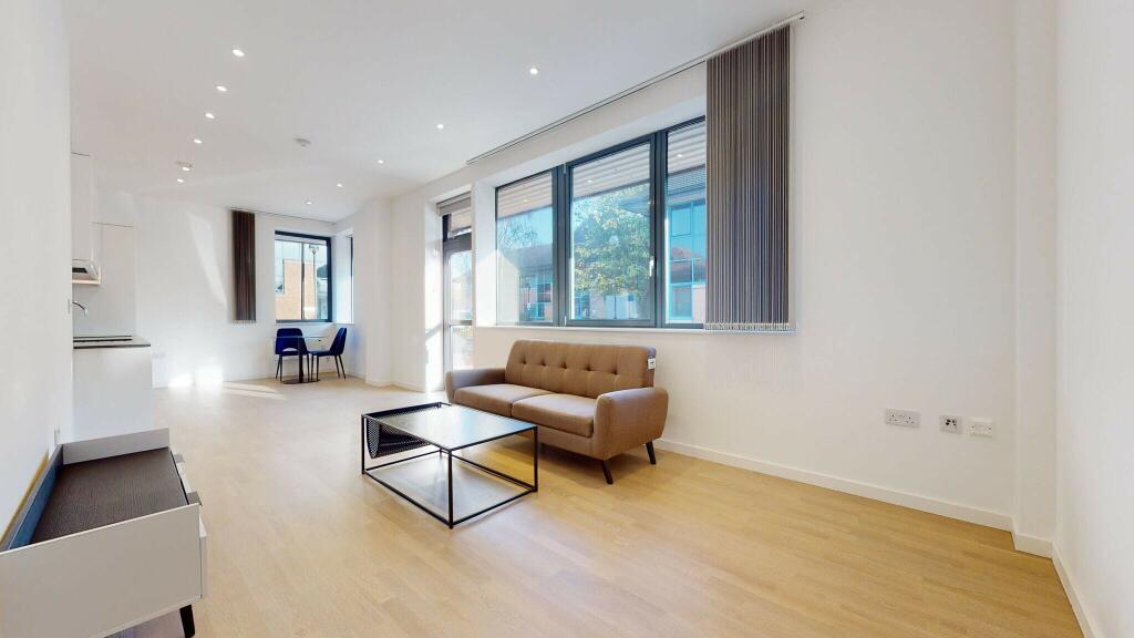 1 bedroom ground floor flat for rent in Riverbank Way, TW8