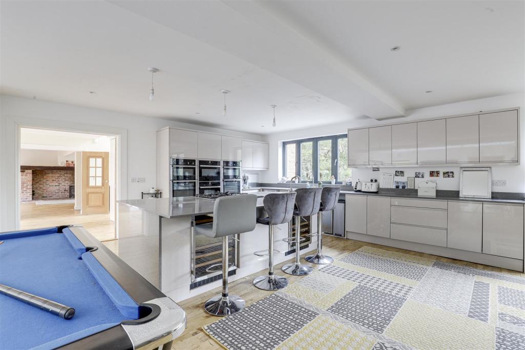 5 bedroom detached house for sale in Lambley Lane, Burton Joyce