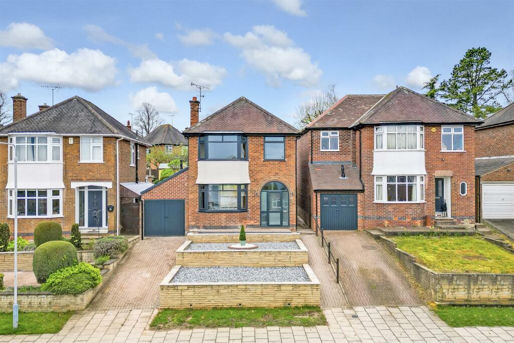 3 bedroom detached house for sale in Stanhome Drive, West Bridgford, Nottinghamshire, NG2 7FF, NG2