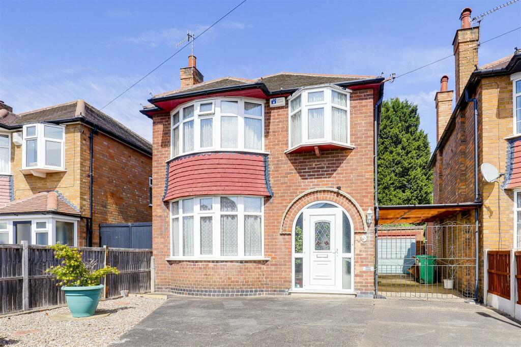 3 bedroom detached house for sale in Seaford Avenue, Wollaton