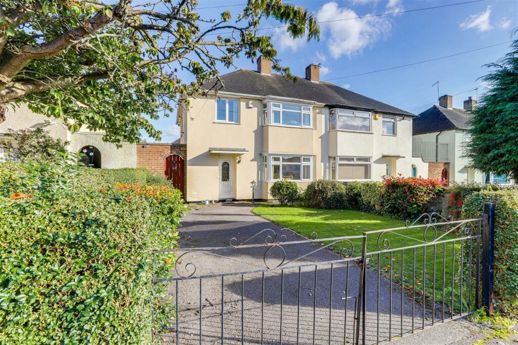 3 bedroom semidetached house for sale in Dell Way, Clifton