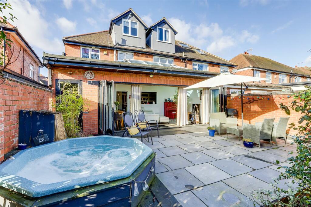 4 bedroom semidetached house for sale in Victoria Road, Bunny
