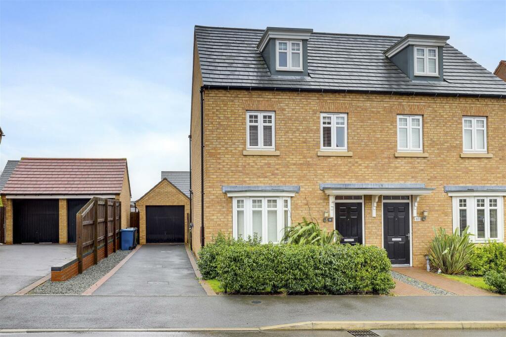 3 bedroom semidetached house for sale in Mountain Ash Crescent