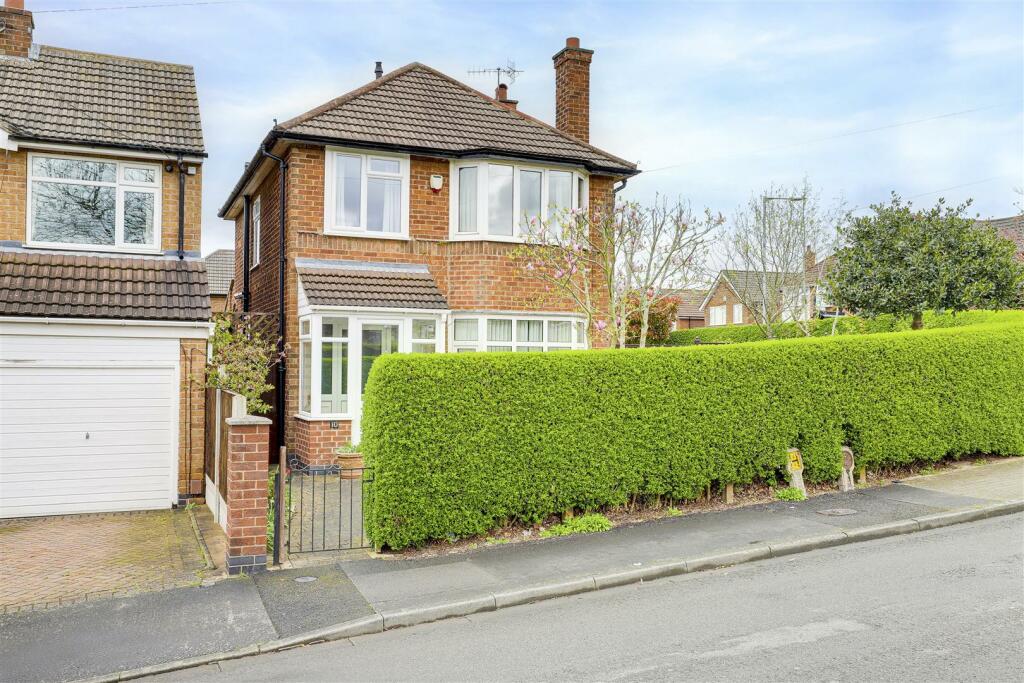 3 bedroom detached house for sale in Laughton Avenue, West Bridgford