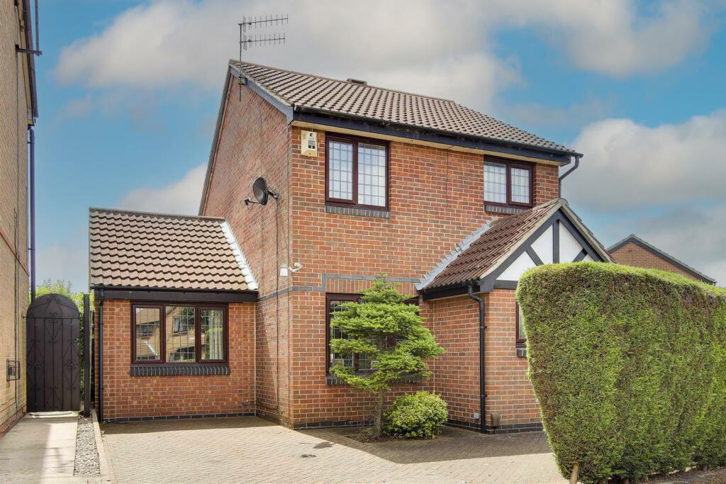 3 bedroom detached house for sale in Claremont Drive, West Bridgford
