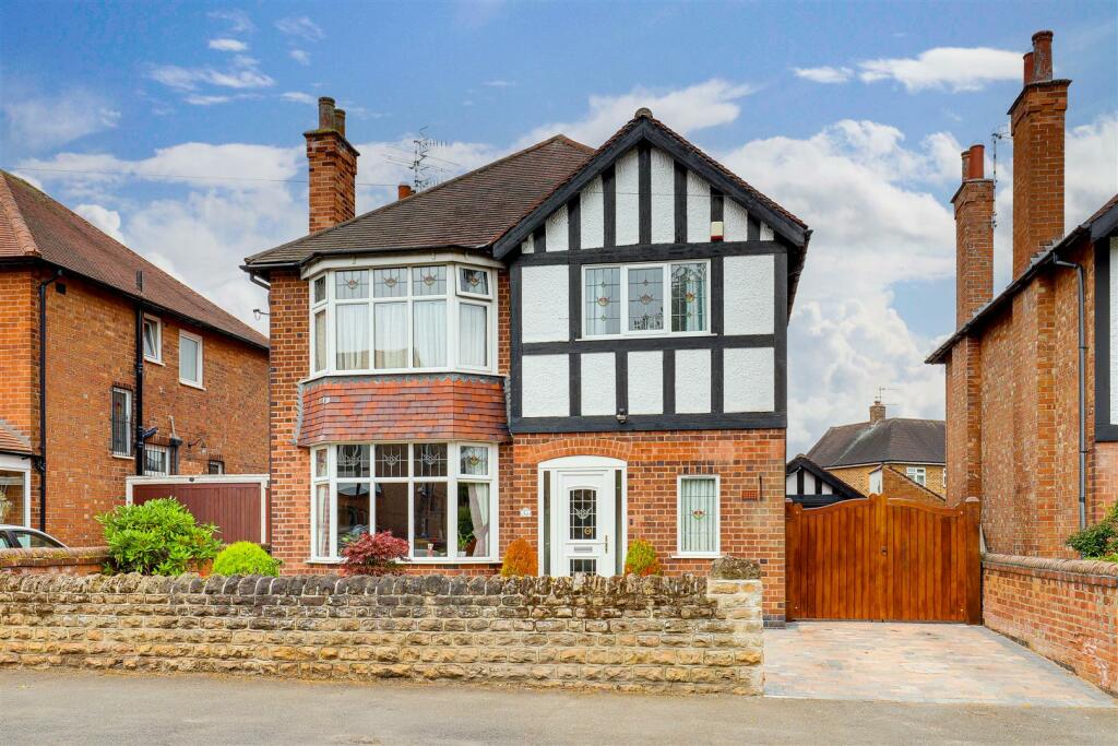 4 bedroom detached house for sale in Selby Road, West Bridgford