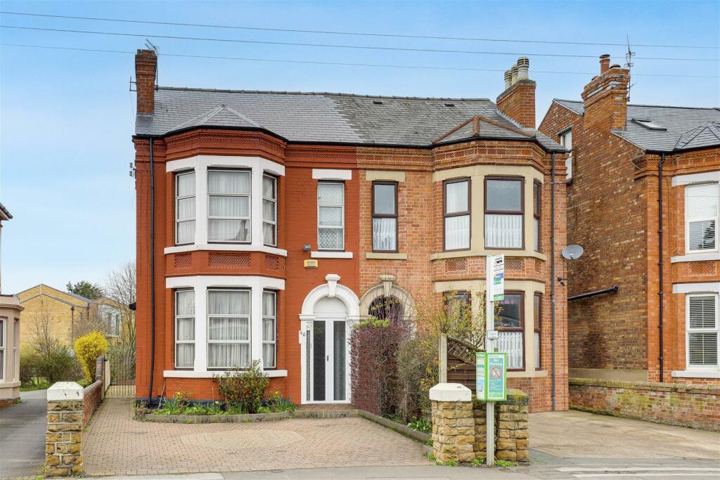 5 bedroom semi-detached house for sale in Loughborough Road, West Bridgford, Nottinghamshire, NG2 7JJ, NG2