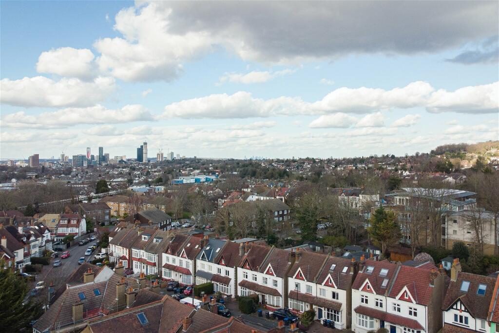 4 bedroom semidetached house for sale in Edgar Road, South Croydon