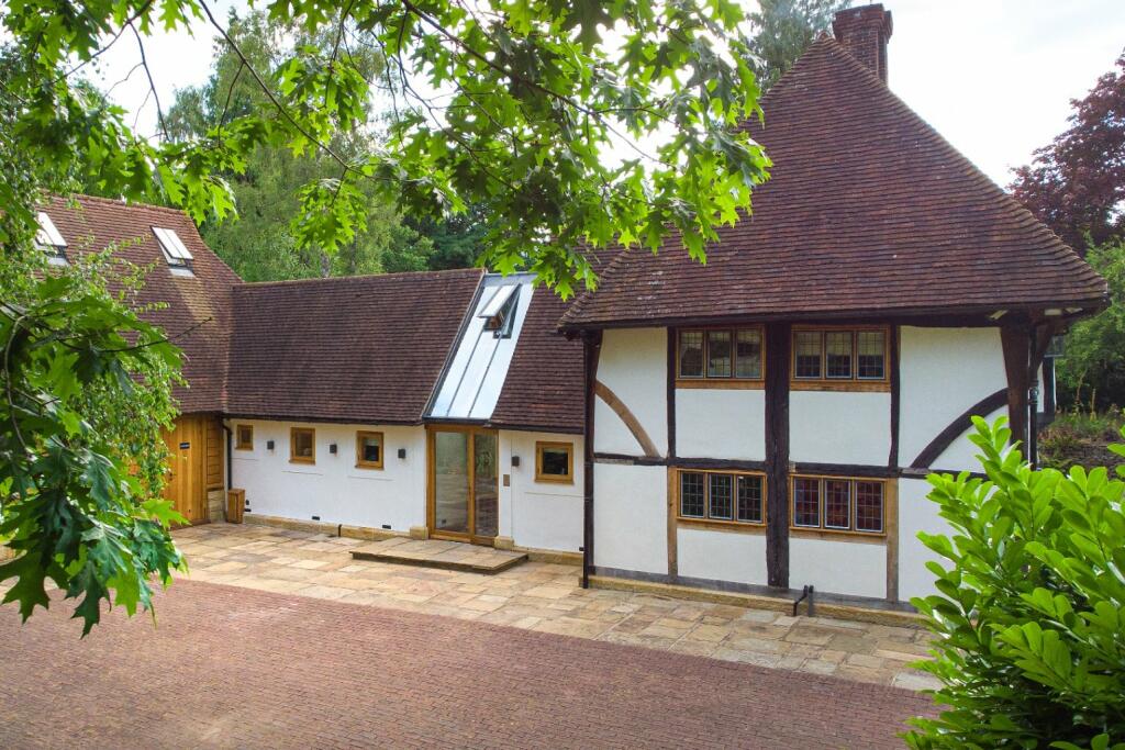 5 bedroom detached house for sale in Haymans Hill, Horsmonden