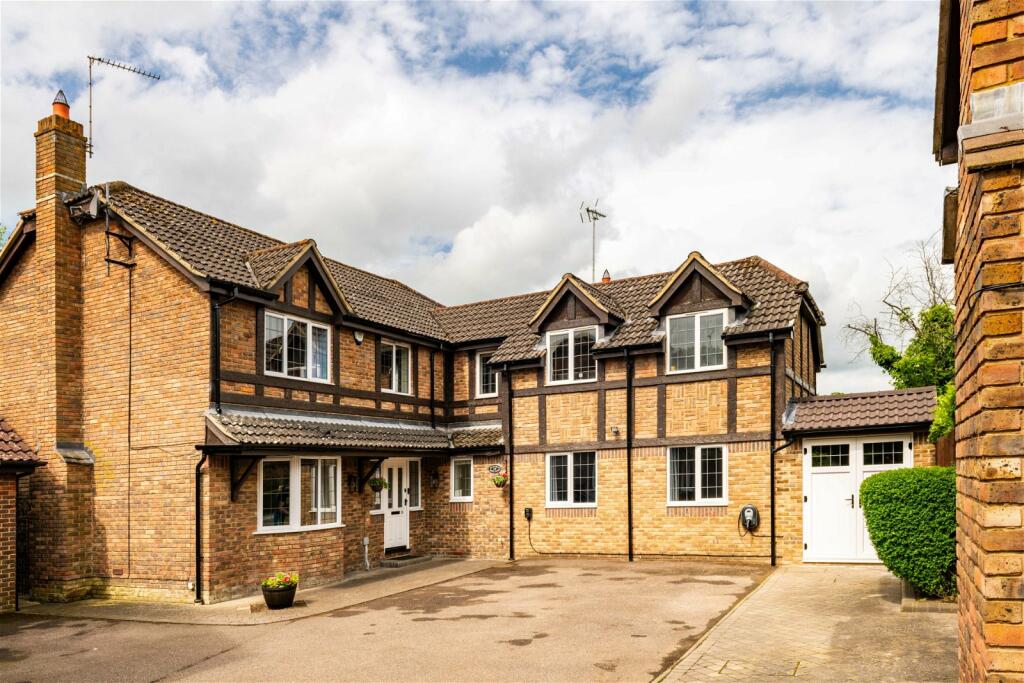 5 bedroom detached house for sale in Mill Road, Dunton Green, Sevenoaks, TN13 2UZ, TN13