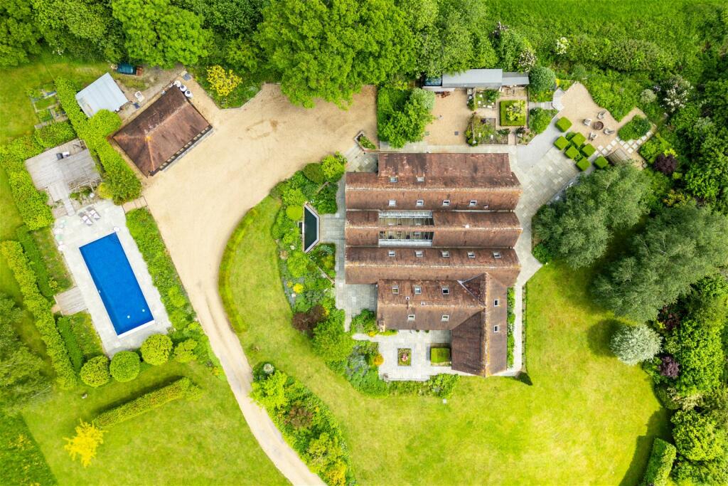 5 bedroom detached house for sale in Cowden, Edenbridge, TN8 7DZ, TN8