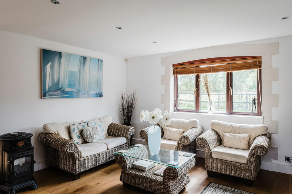 Additional property image - Wrotham Road, Meopham, Gravesend, DA13 0QG
