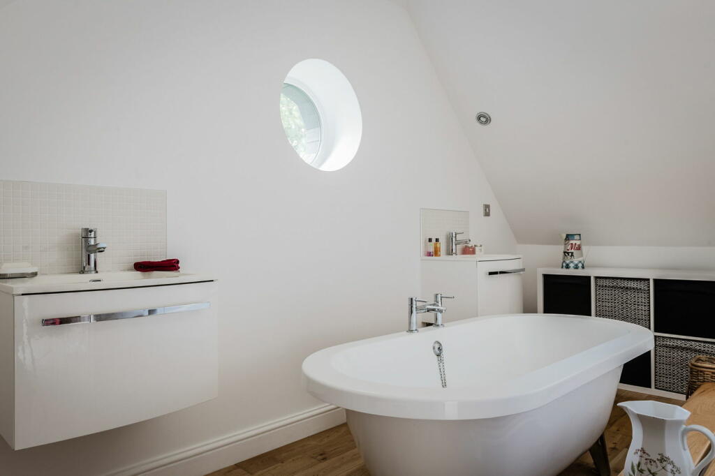 Additional property image - Wrotham Road, Meopham, Gravesend, DA13 0QG