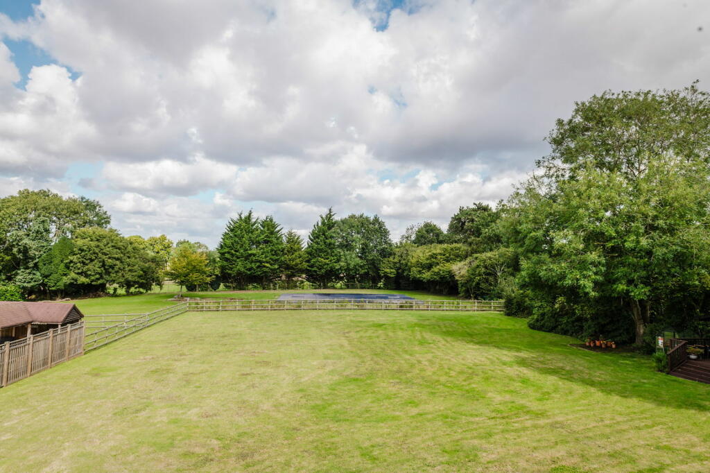 Additional property image - Wrotham Road, Meopham, Gravesend, DA13 0QG