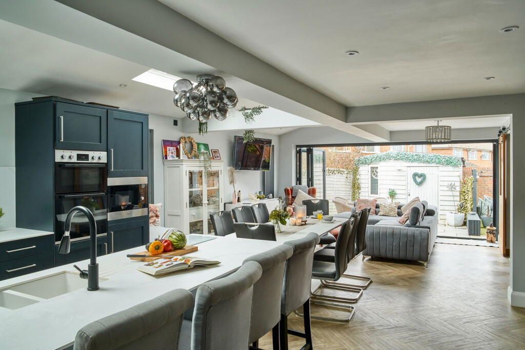 Main image of property: Roffeys Close, Copthorne, Crawley, RH10 3QY