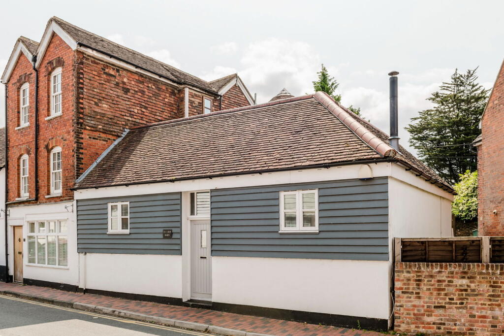 Main image of property: High Street, Wrotham, Sevenoaks, TN15 7AD