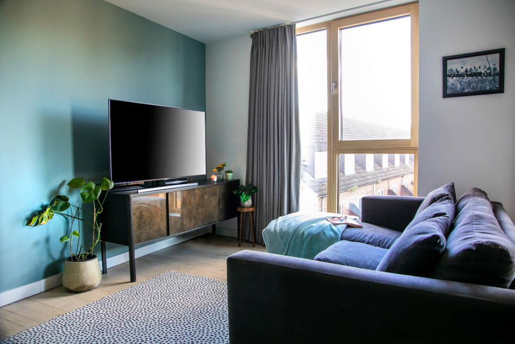 Main image of property: Falcon Road, London, SW11 2LR