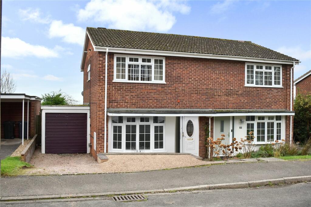 3 bedroom semidetached house for sale in Walnut Crescent, Malvern