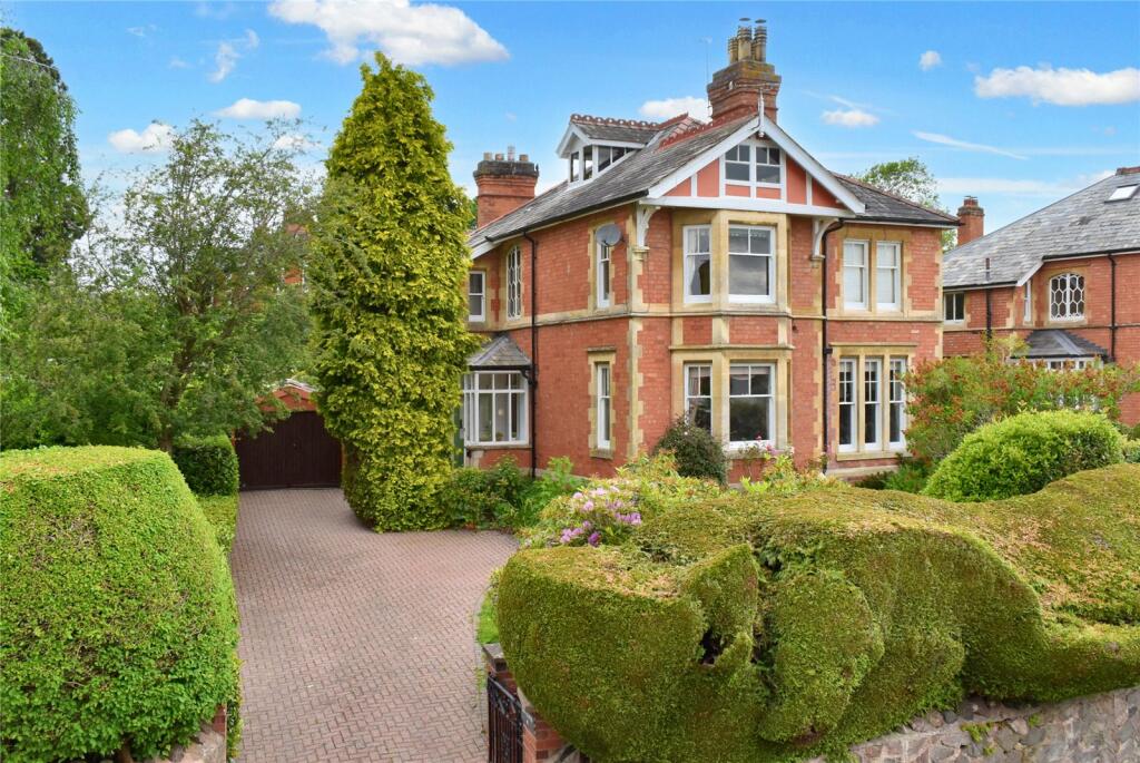4 bedroom detached house for sale in Alexandra Road, Malvern