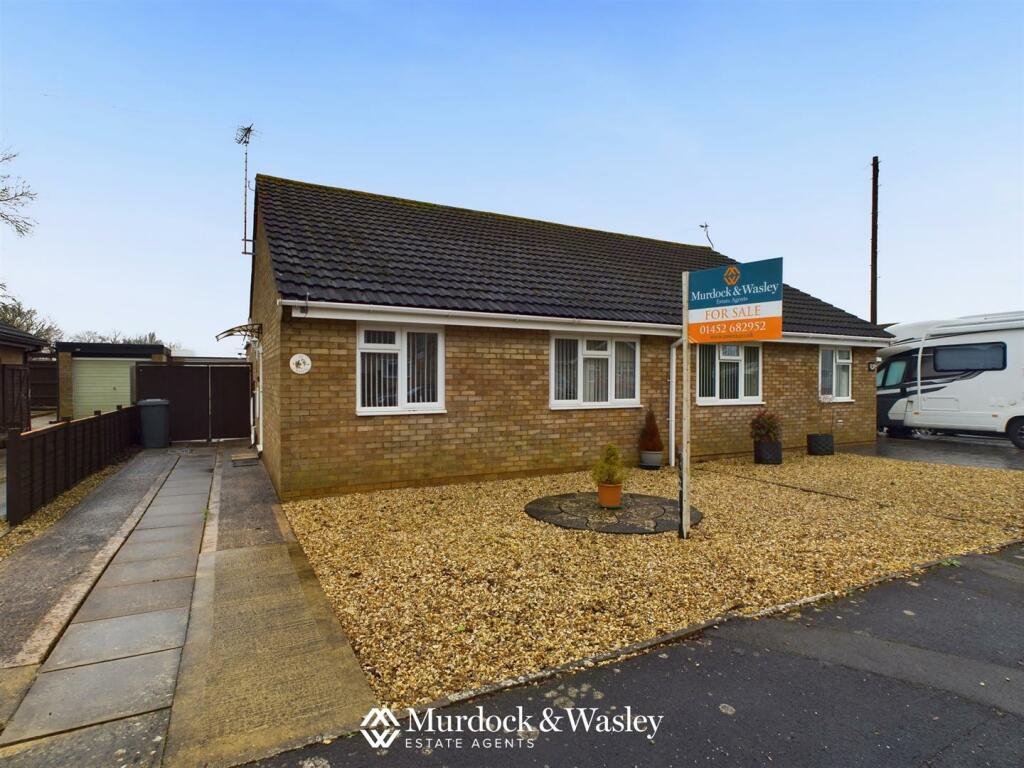 2 bedroom semidetached bungalow for sale in Briar Lawn, Abbeydale