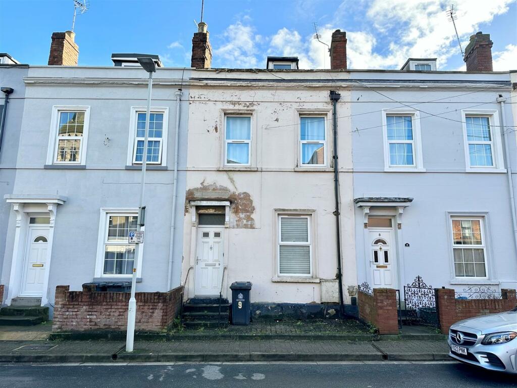 3 bedroom town house for sale in Worcester Parade, Kingsholm