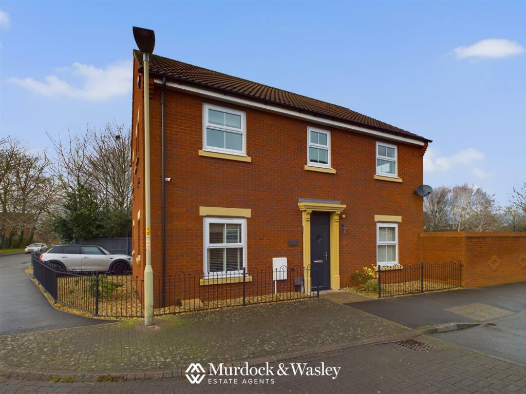 4 bedroom detached house for sale in Windfall Way, Elmbridge