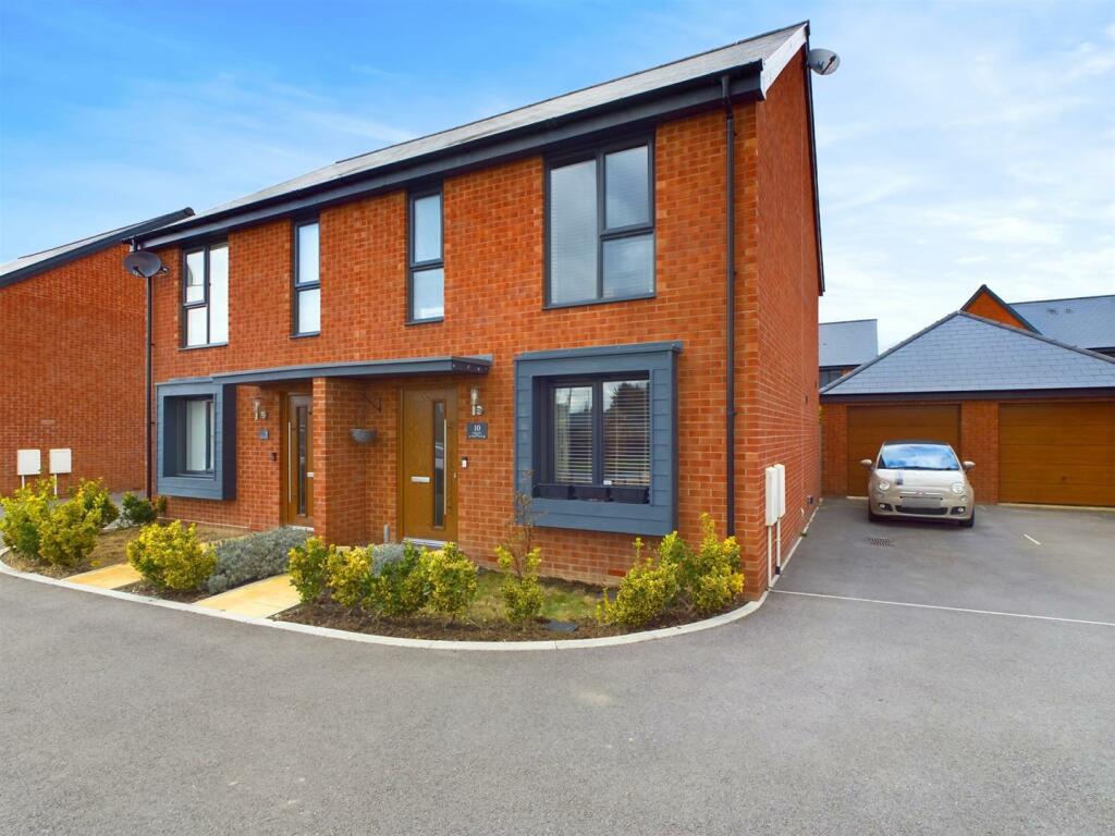 3 bedroom semidetached house for sale in Innsworth Lane, Innsworth