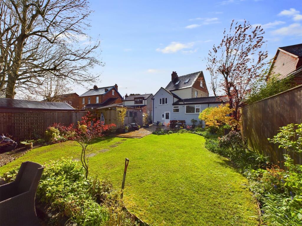 3 bedroom detached house for sale in Painswick Road, Gloucester, GL4