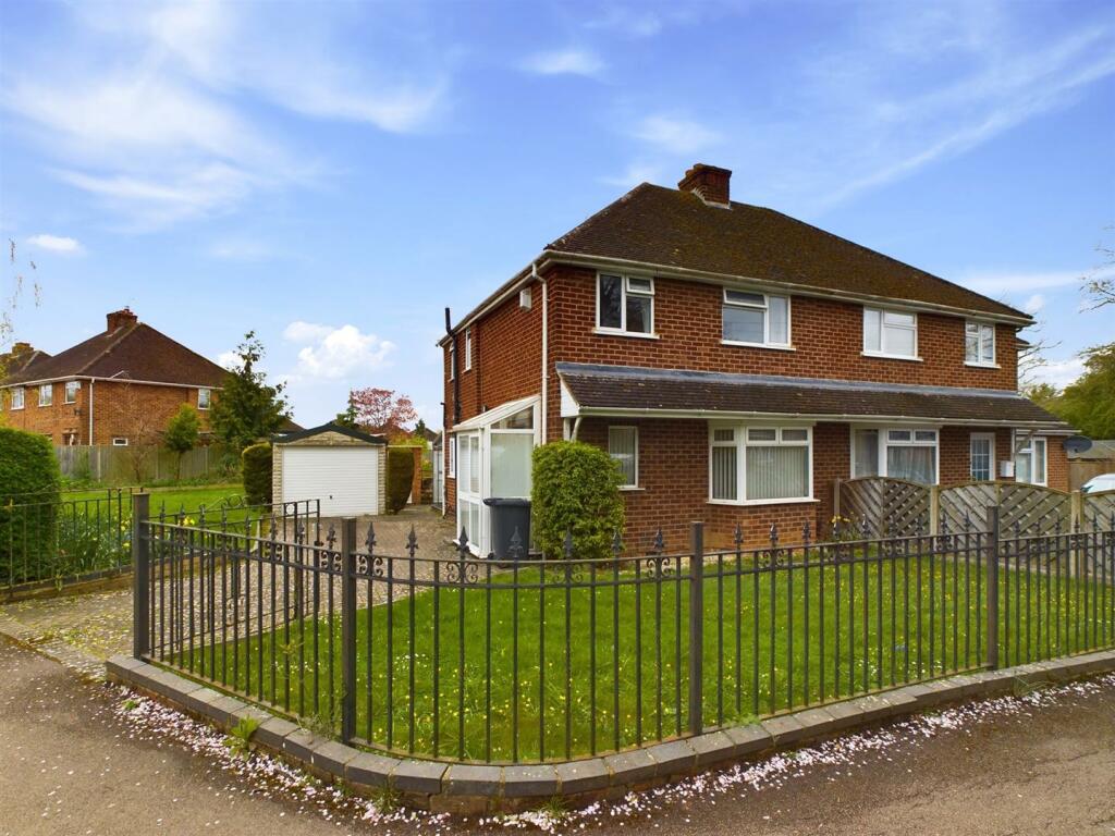 3 bedroom semidetached house for sale in Slimbridge Road, Tuffley