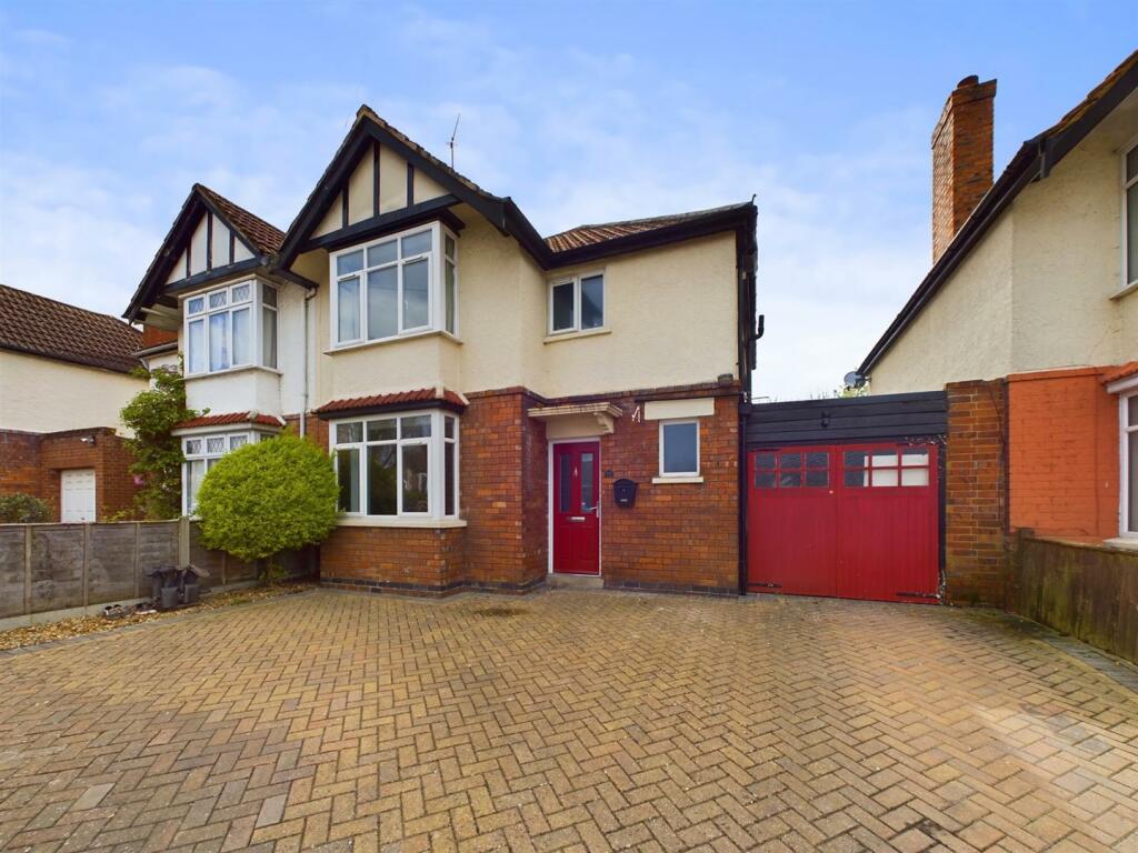 3 bedroom semi-detached house for sale in Kenilworth Avenue, Longlevens, Gloucester, GL2