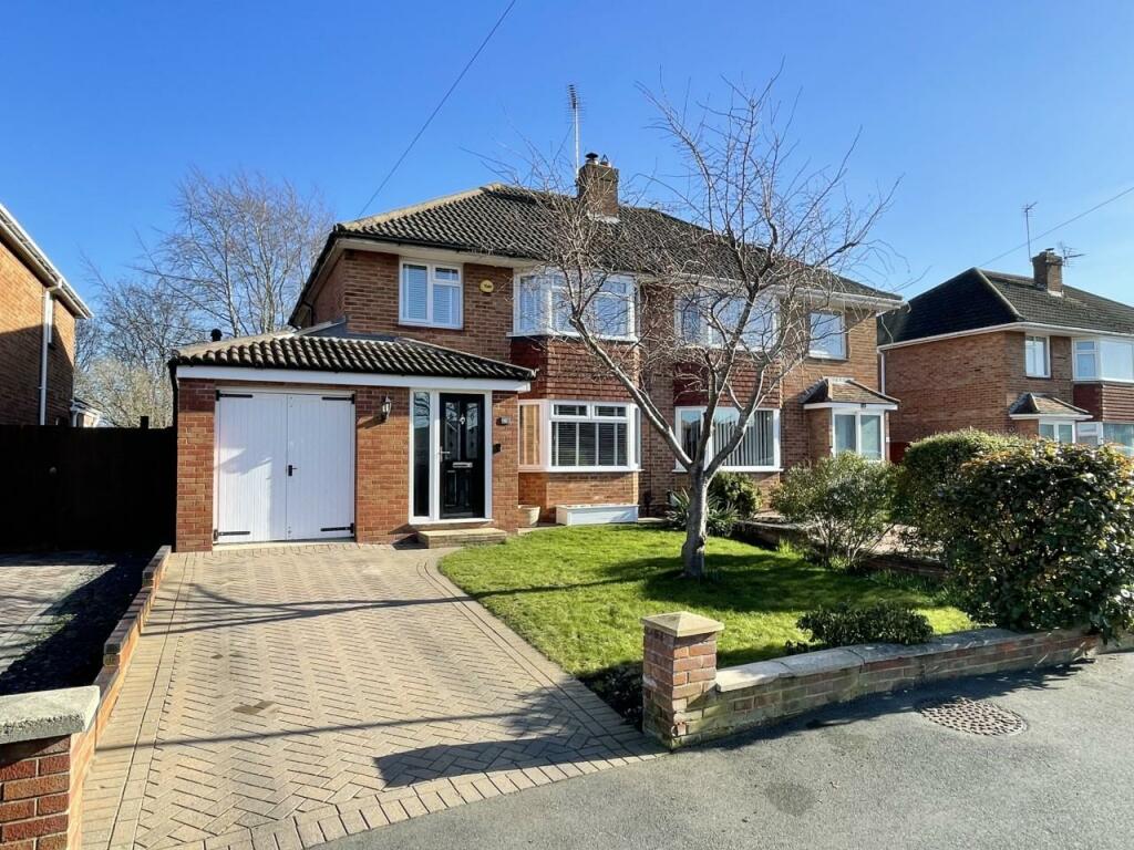 3 bedroom semidetached house for sale in Lavington Drive, Longlevens