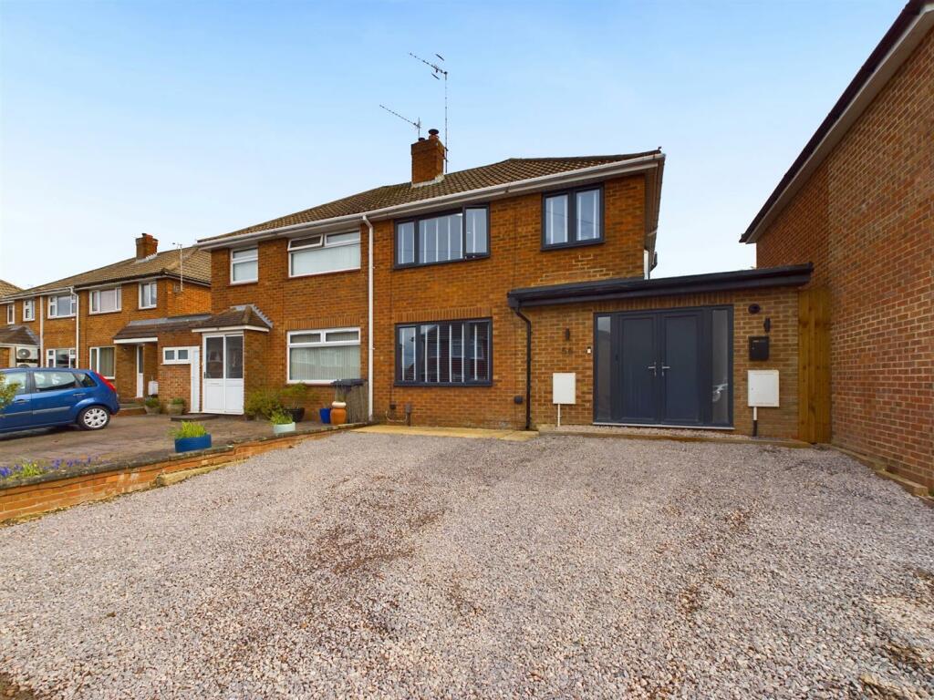 3 bedroom semidetached house for sale in Lavington Drive, Longlevens