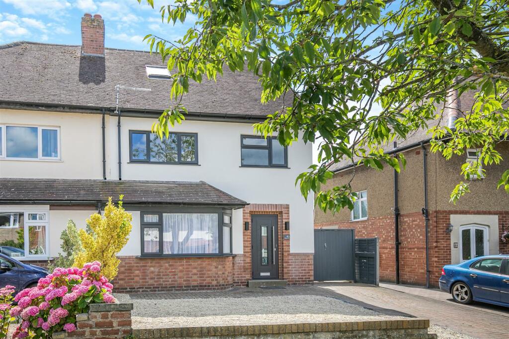 4 bedroom semidetached house for sale in Lansdown Road, Gloucester, GL1