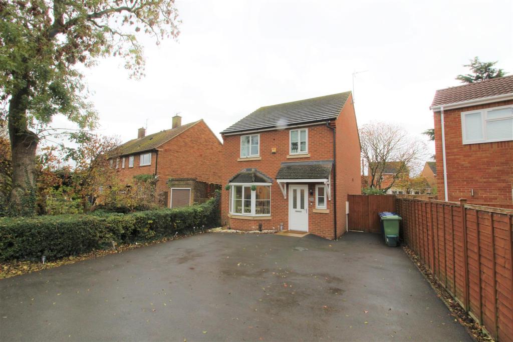 3 bedroom detached house for sale in Longford Lane, Longford