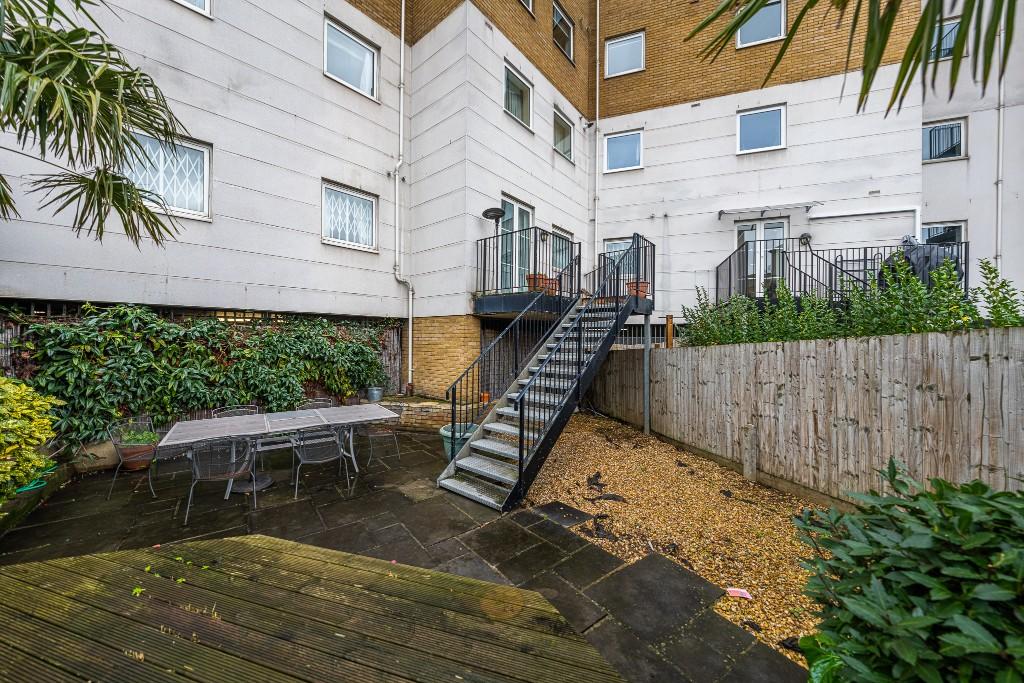 2 bedroom ground floor flat for sale in Palgrave Gardens, London, NW1