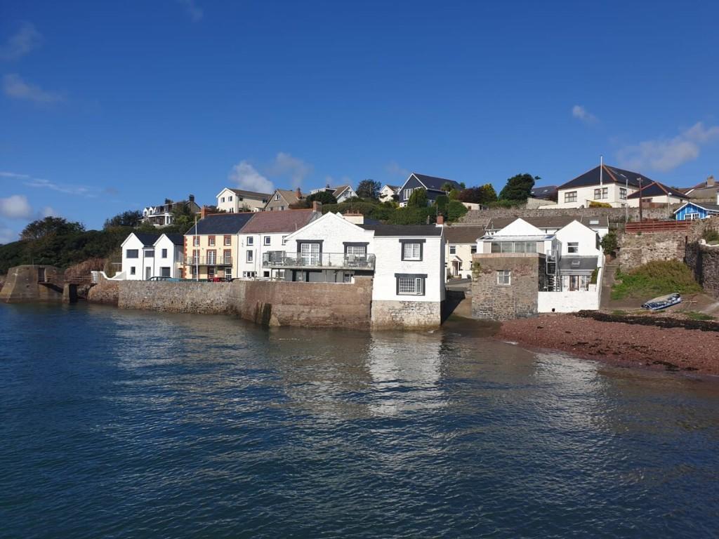 6 bedroom end of terrace house for sale in Hakin Point, Milford Haven
