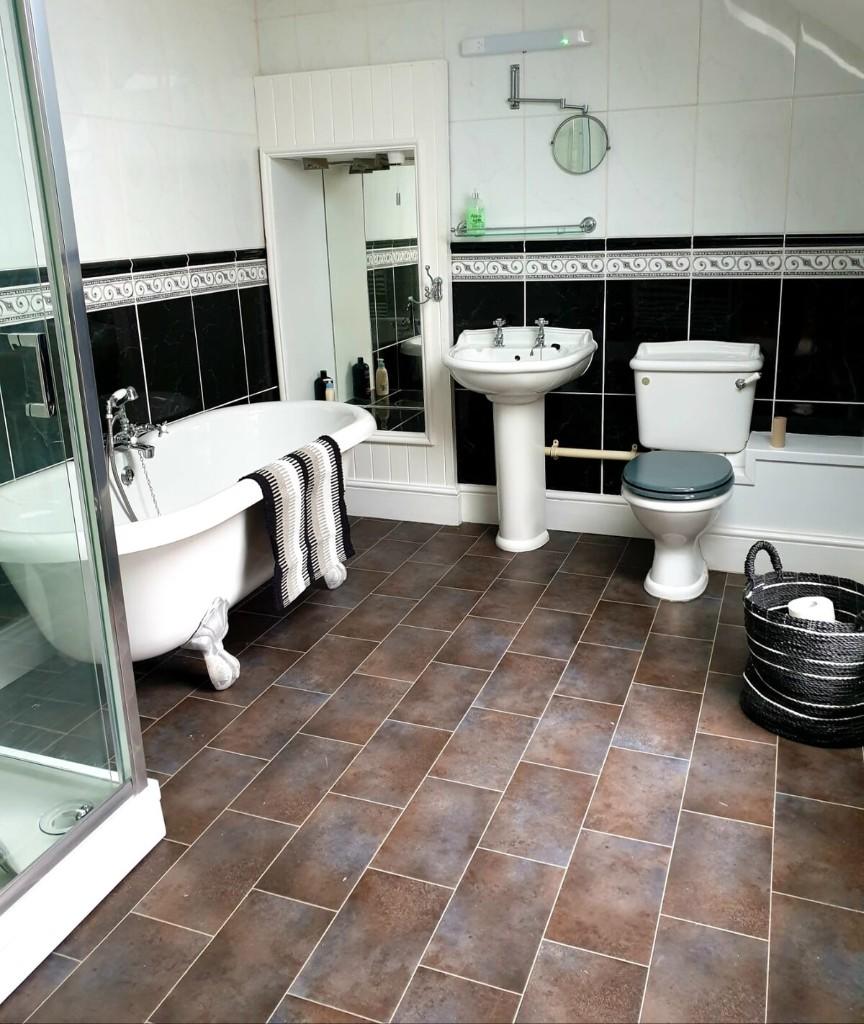 6 bedroom end of terrace house for sale in Hakin Point, Milford Haven