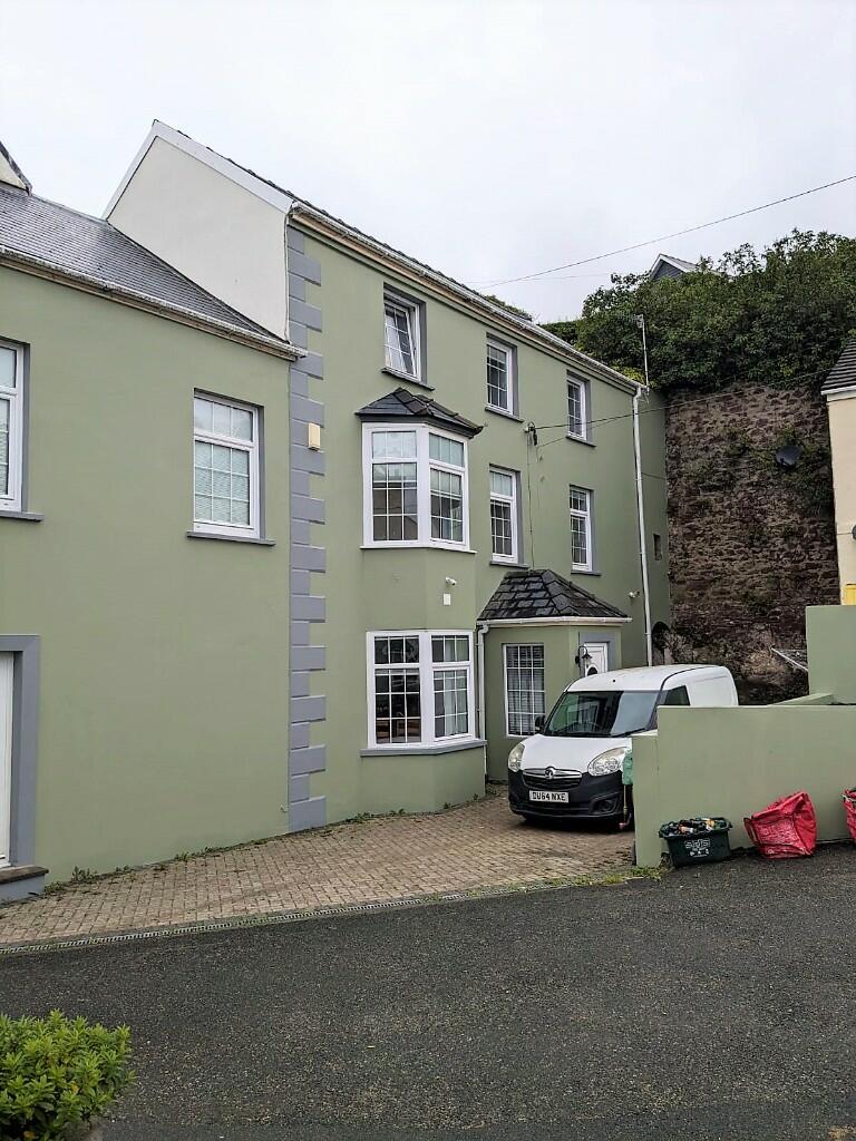6 bedroom end of terrace house for sale in Hakin Point, Milford Haven