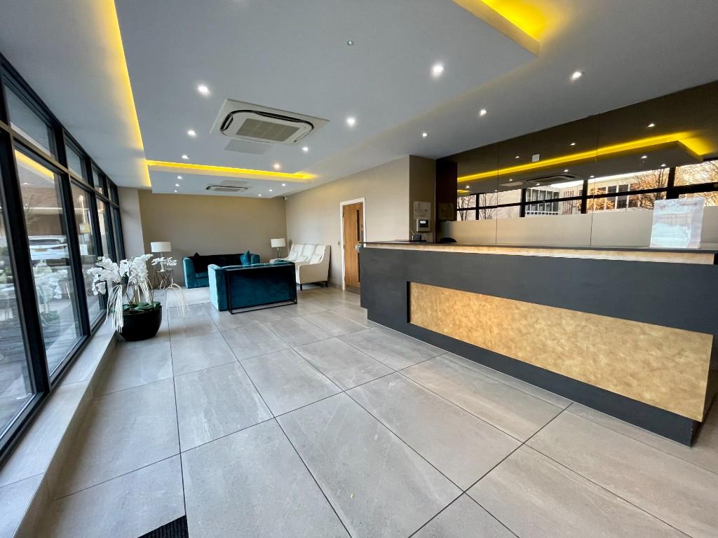 2 bedroom apartment for sale in Beaumont Court, Victoria Avenue