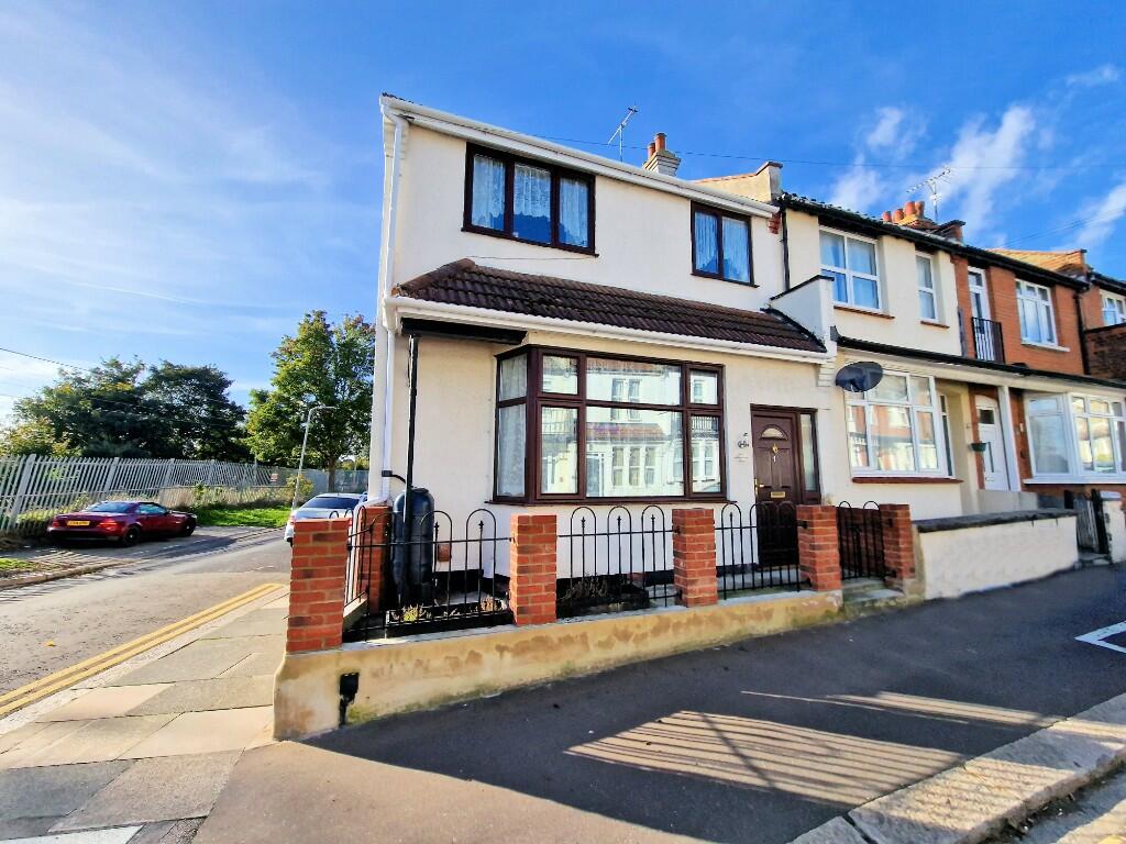 2 bedroom end of terrace house for sale in Dalmatia Road, SouthendOn