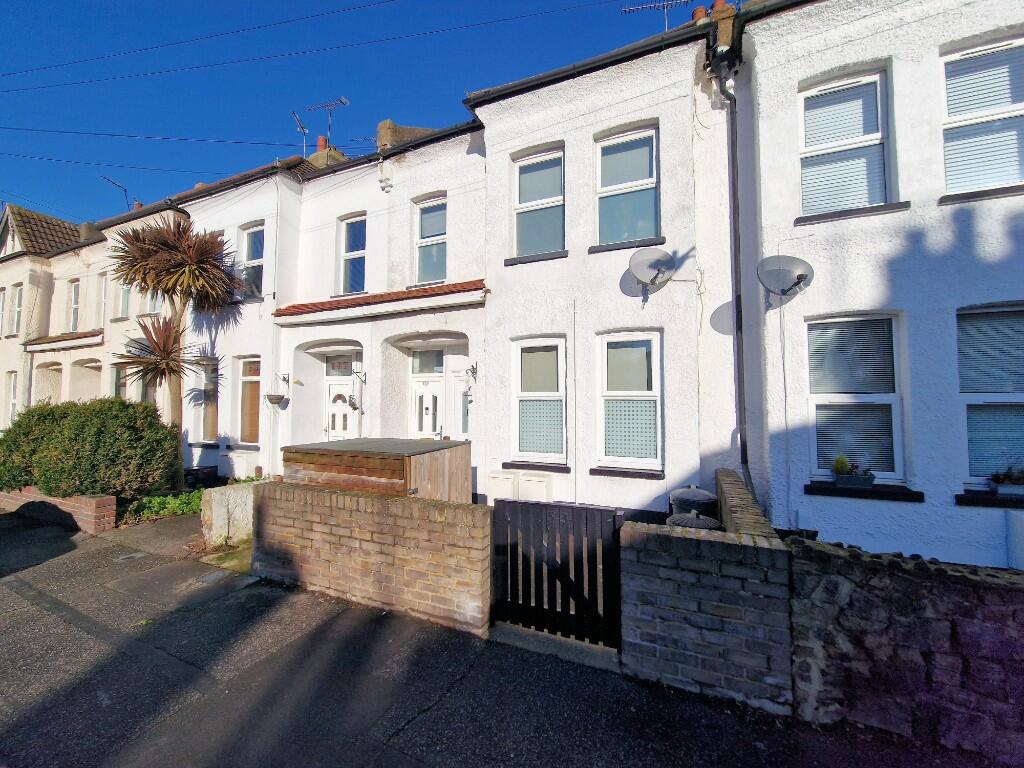 2 bedroom ground floor flat for sale in Stornoway Road, SouthendOnSea