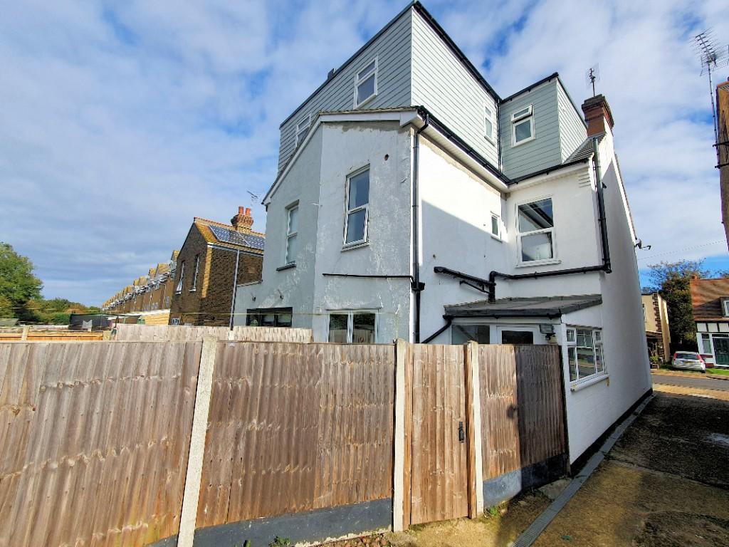 4 bedroom semidetached house for sale in Priory Avenue, SouthendOn