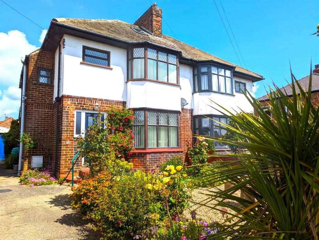 3 bedroom house for sale in Belgrave Drive, Hornsea, HU18