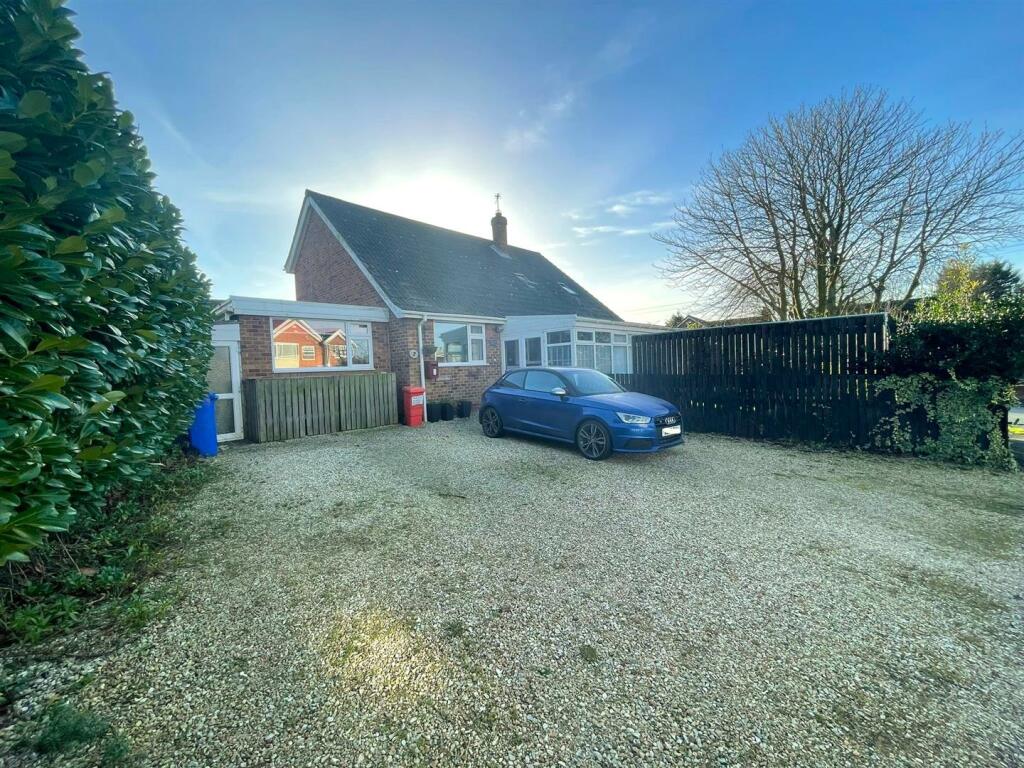 5 bedroom detached house for sale in Ambaston Road, Hornsea, HU18