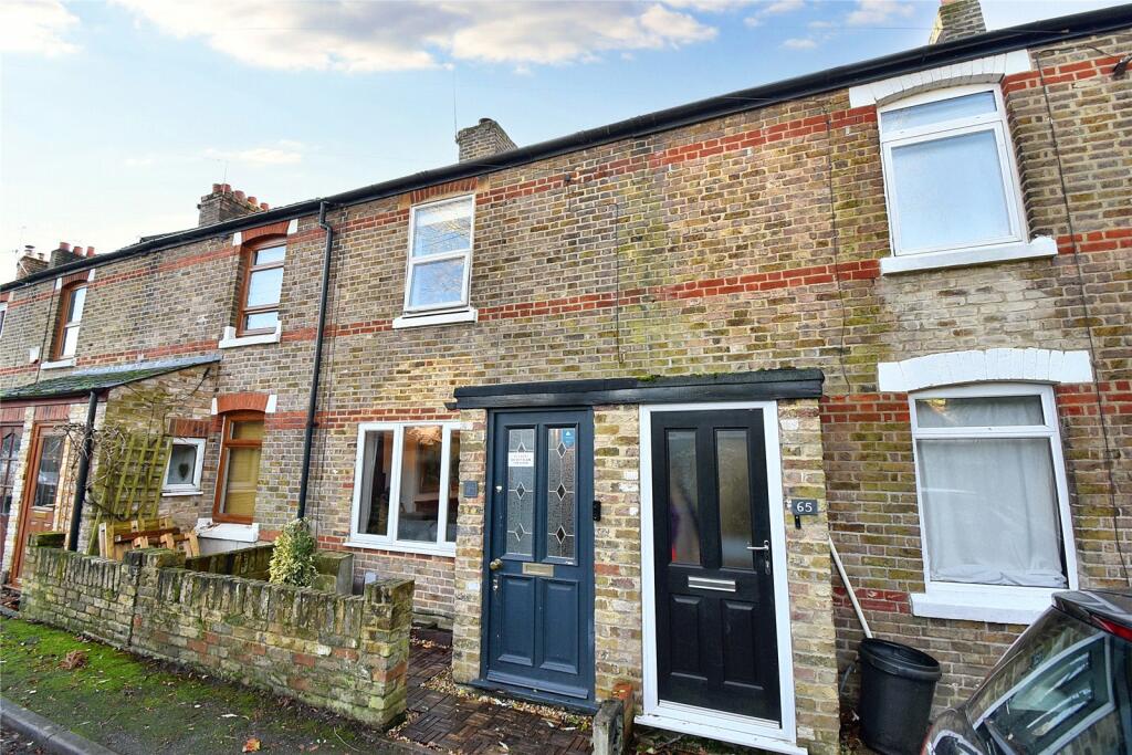 3 bedroom terraced house for sale in Old Farm Road, West Drayton